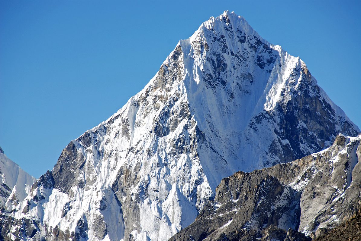 10 Cholatse Close up From Near Gorak Shep